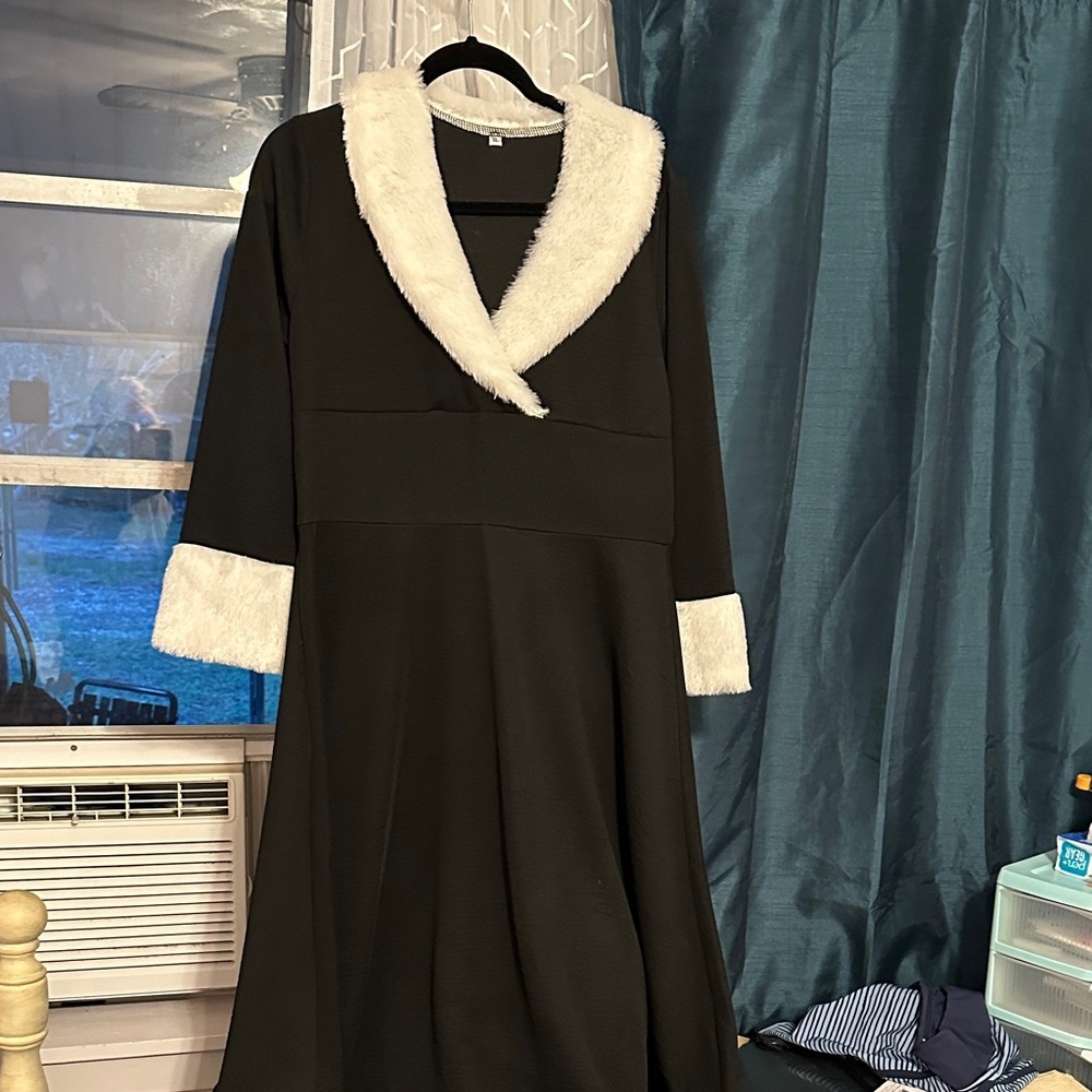 Source Unknown Black Long Sleeve Dress with White Trim
